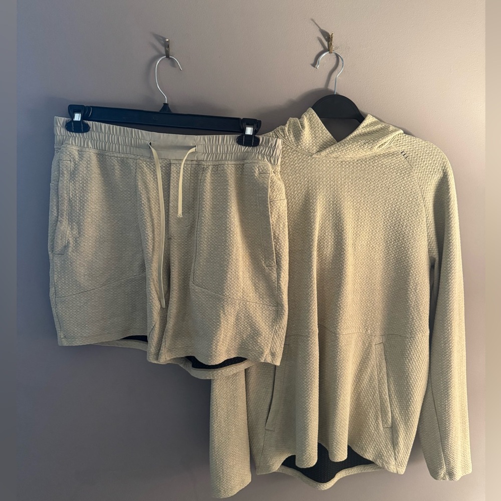 Lululemon Men’s green Textured Hoodie & Shorts Set